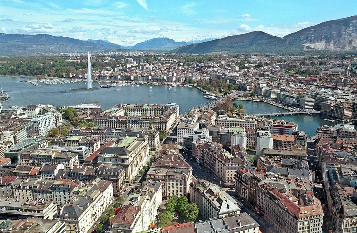 Vue panoramique de Geneve et du Lac Leman